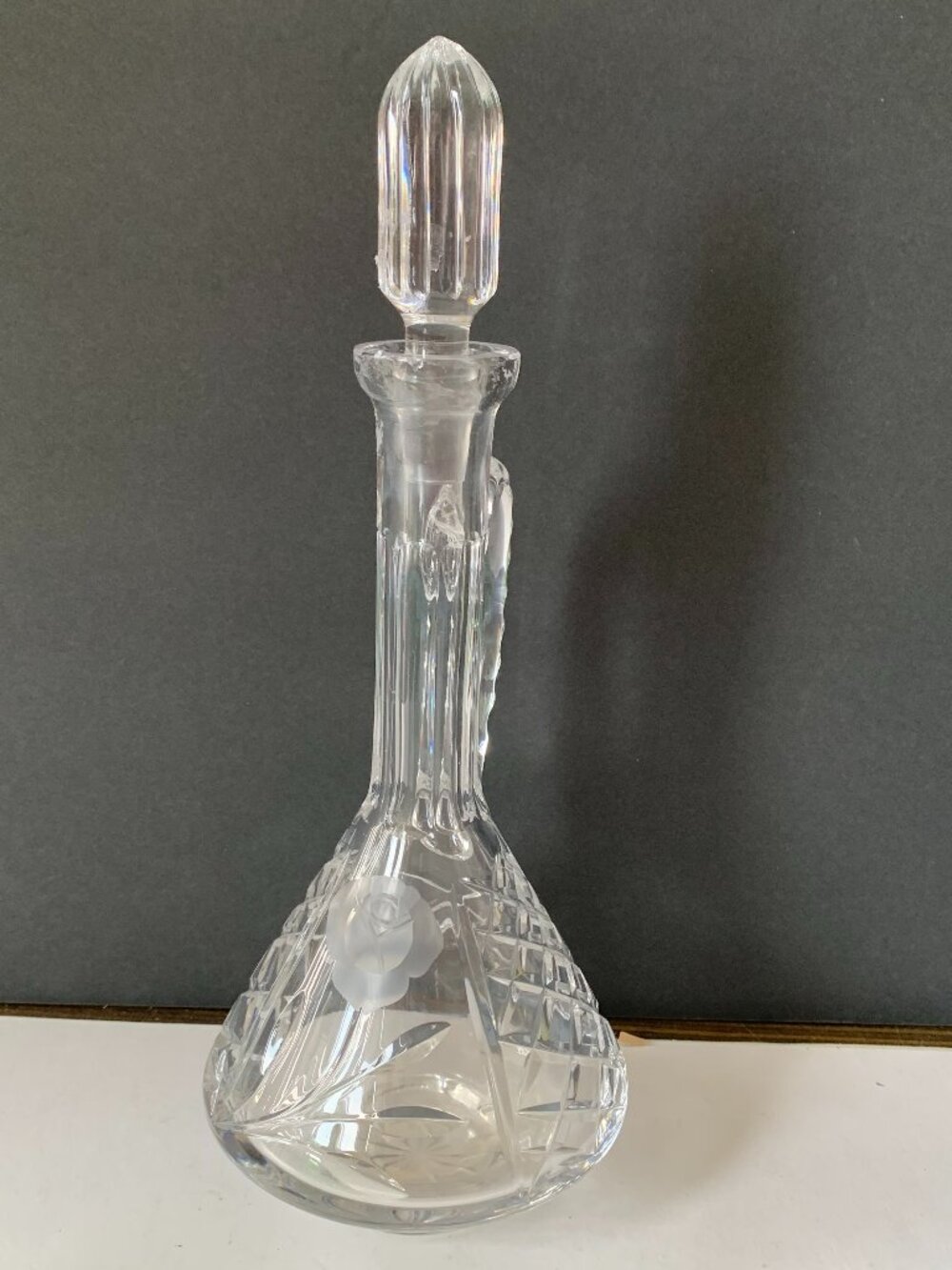 VINTAGE CUT CRYSTAL ROSE MOTIF DECANTER  ETCHED ROSE   WITH HANDLE & STOPPER